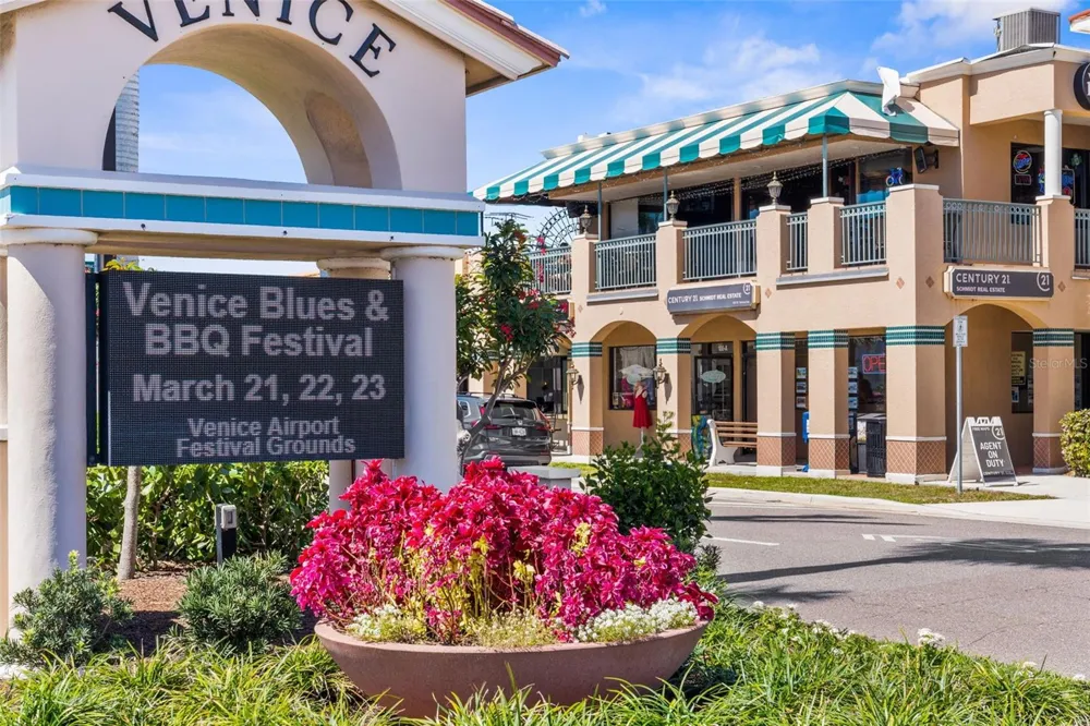 924 HARBOR TOWN DRIVE Venice, FL 34292