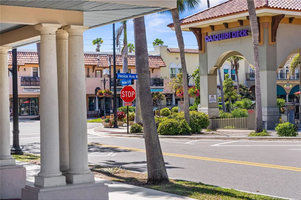924 HARBOR TOWN DRIVE Venice, FL 34292