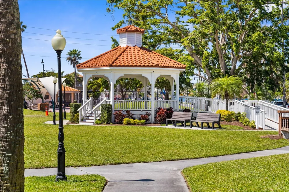 924 HARBOR TOWN DRIVE Venice, FL 34292