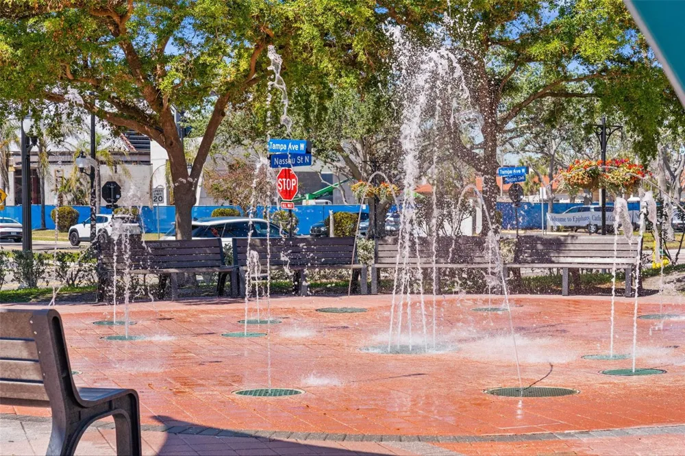 924 HARBOR TOWN DRIVE Venice, FL 34292