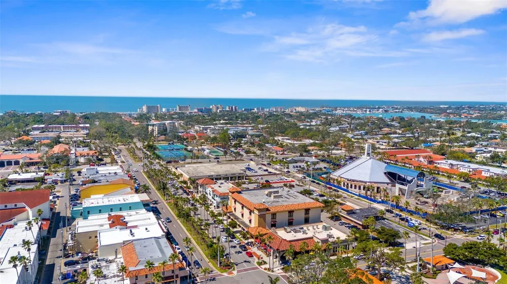 924 HARBOR TOWN DRIVE Venice, FL 34292