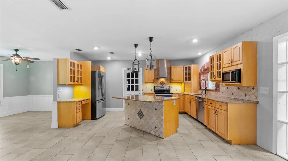 5304 ROSECREST CIRCLE Tampa, FL 33617