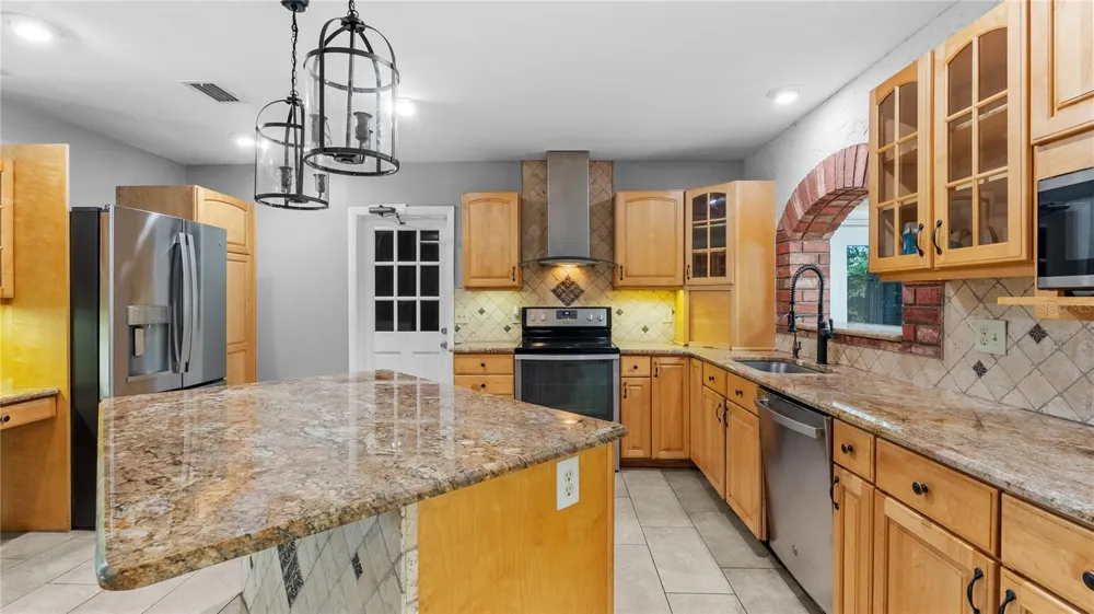 5304 ROSECREST CIRCLE Tampa, FL 33617