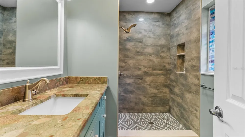 5304 ROSECREST CIRCLE Tampa, FL 33617