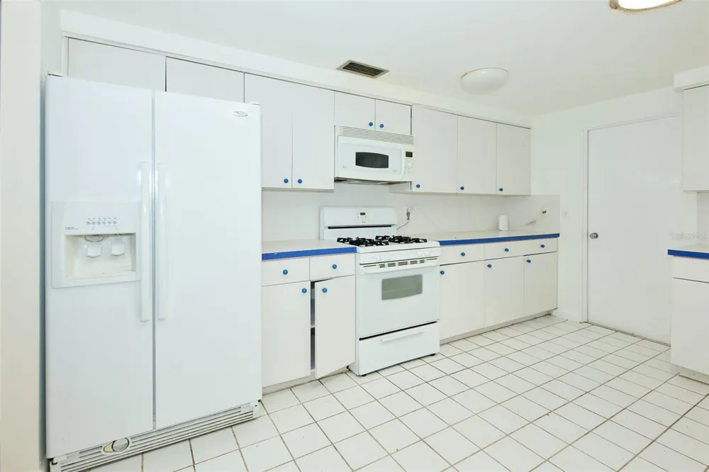 6228 PAULINE AVENUE Sarasota, FL 34231