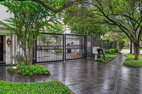 118 Oak Place Drive