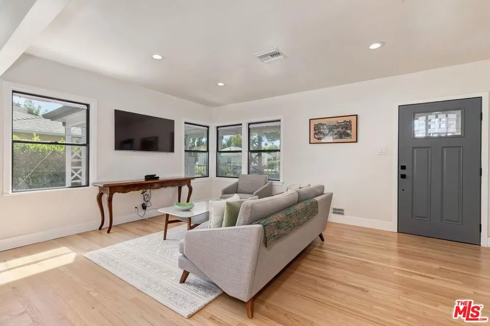3232 S Beverly Drive Los Angeles, CA 90034