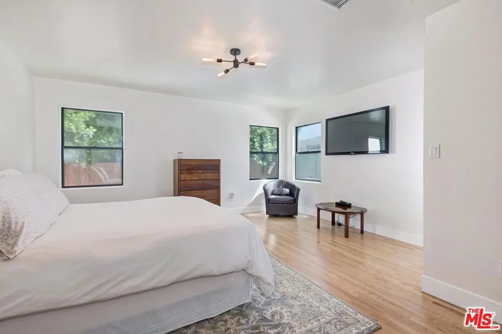 3232 S Beverly Drive Los Angeles, CA 90034
