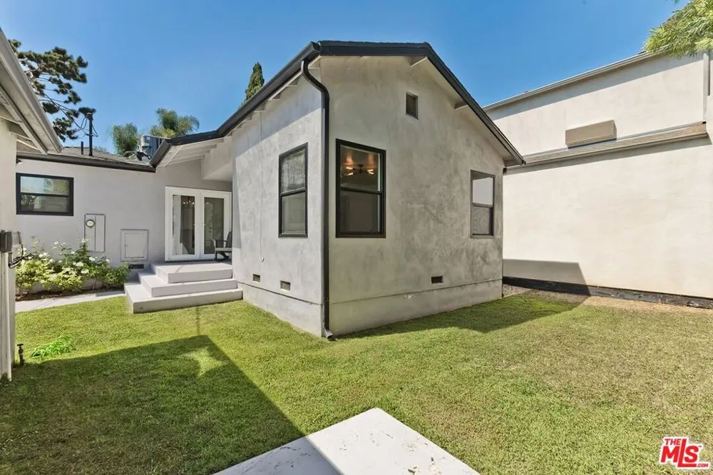 3232 S Beverly Drive Los Angeles, CA 90034