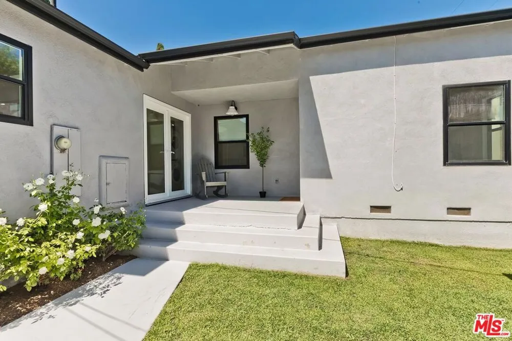 3232 S Beverly Drive Los Angeles, CA 90034