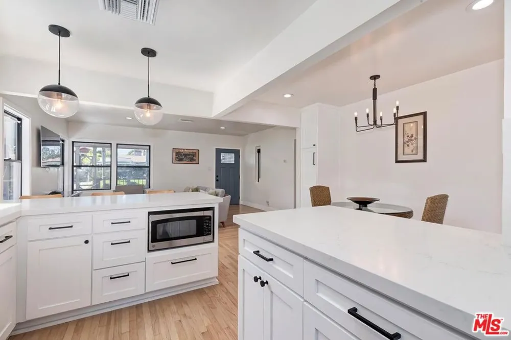3232 S Beverly Drive Los Angeles, CA 90034