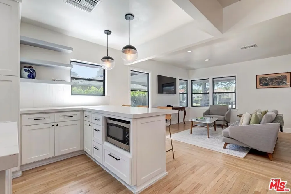 3232 S Beverly Drive Los Angeles, CA 90034