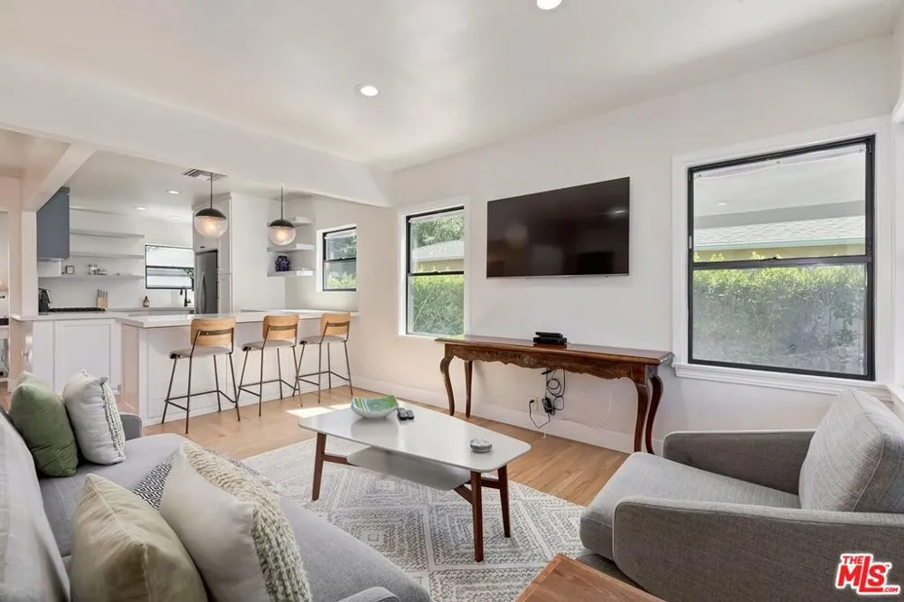 3232 S Beverly Drive Los Angeles, CA 90034