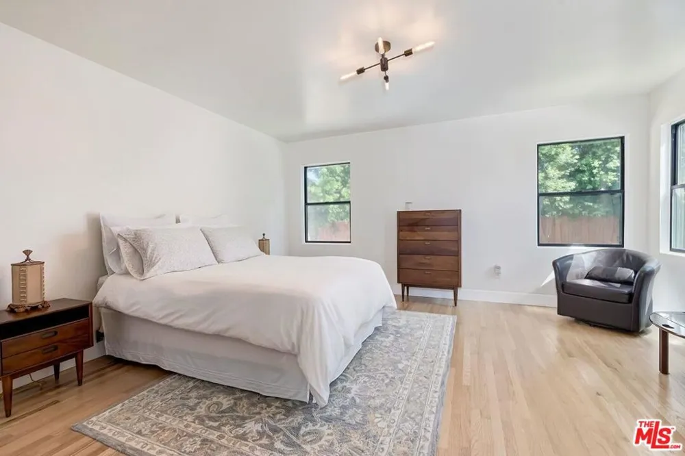 3232 S Beverly Drive Los Angeles, CA 90034