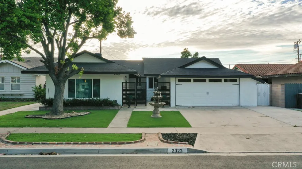 2023 S Janette Anaheim, CA 92802