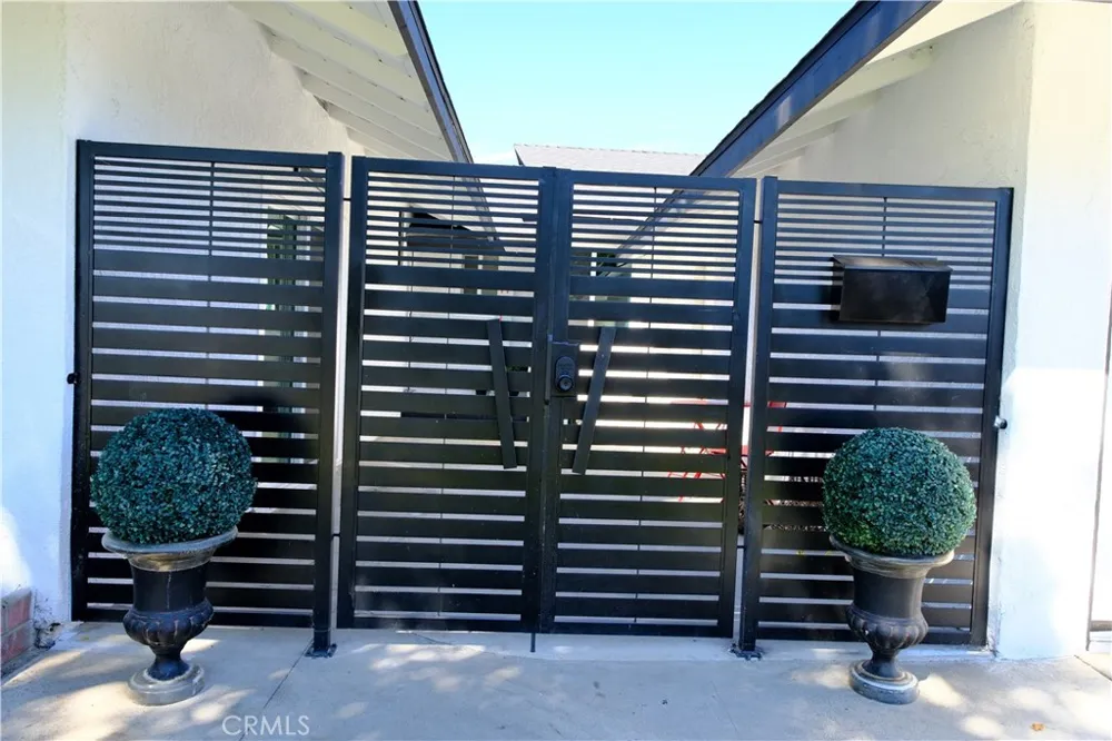 2023 S Janette Anaheim, CA 92802