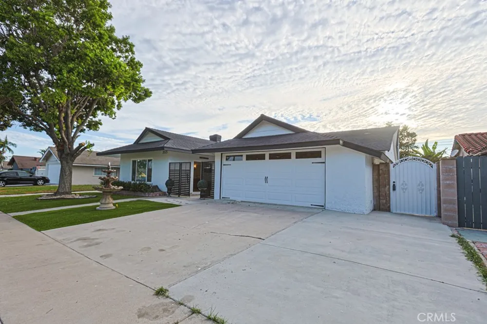 2023 S Janette Anaheim, CA 92802