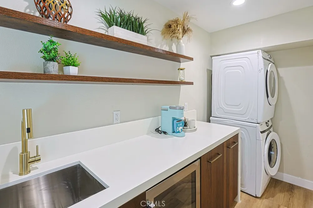 2023 S Janette Anaheim, CA 92802