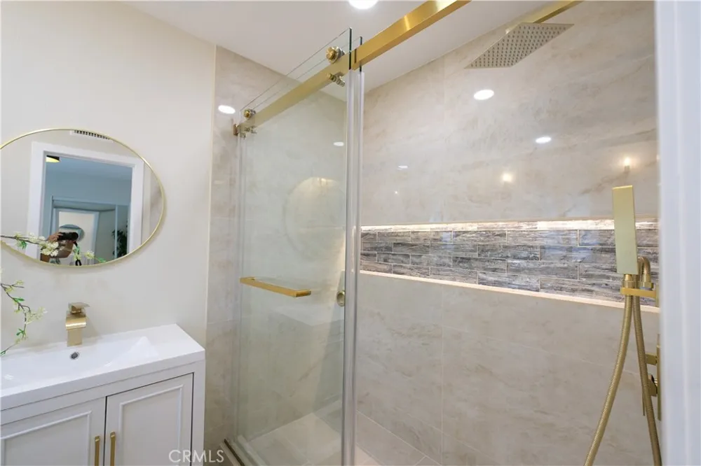 2023 S Janette Anaheim, CA 92802