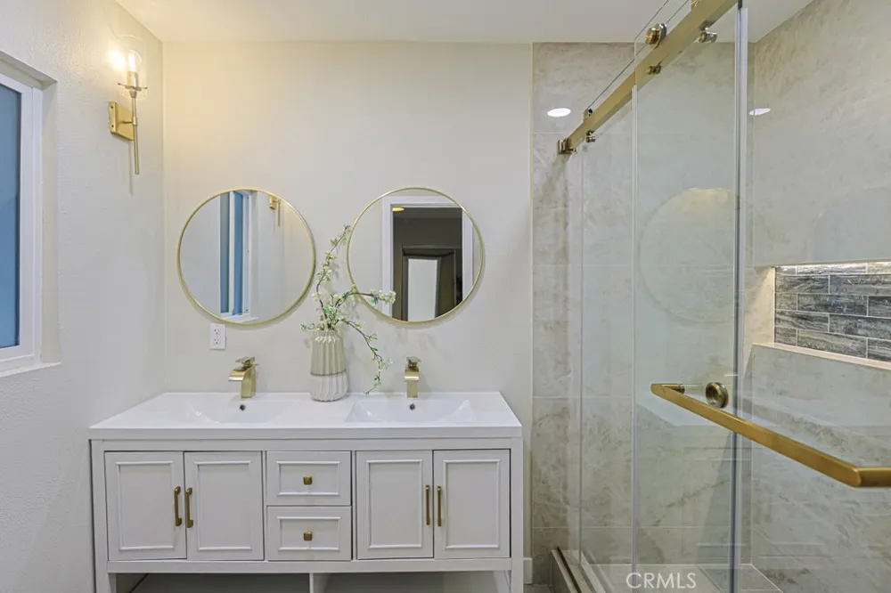 2023 S Janette Anaheim, CA 92802