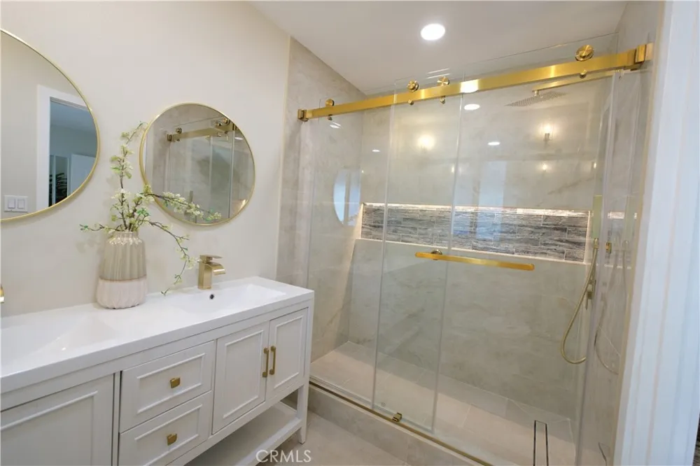 2023 S Janette Anaheim, CA 92802