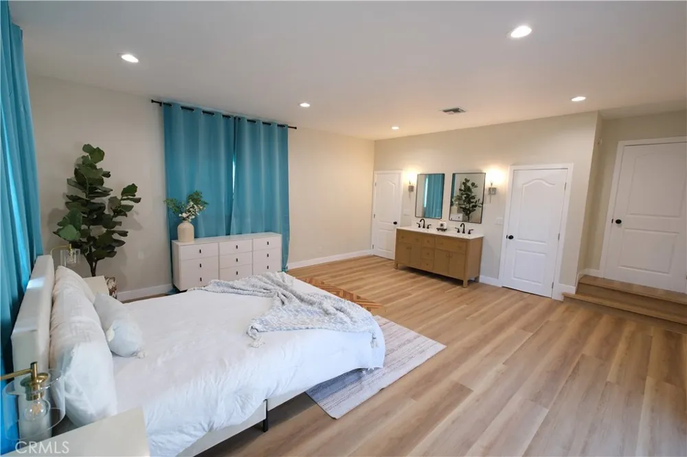 2023 S Janette Anaheim, CA 92802