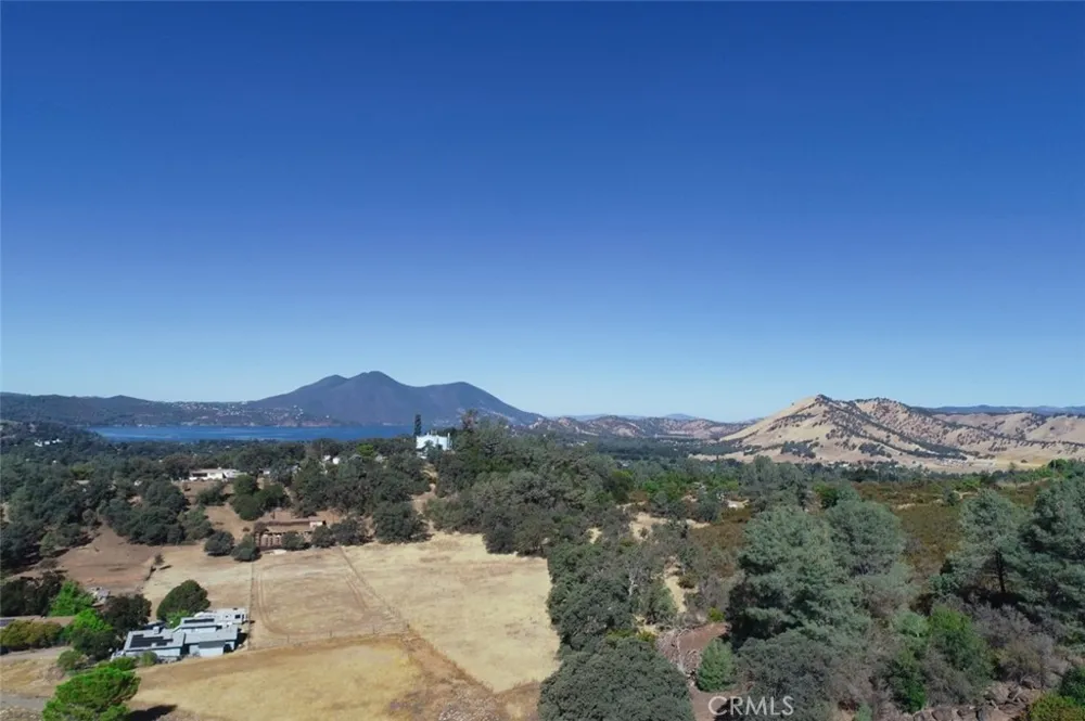 16010 Davis Ave Clearlake, CA 95422