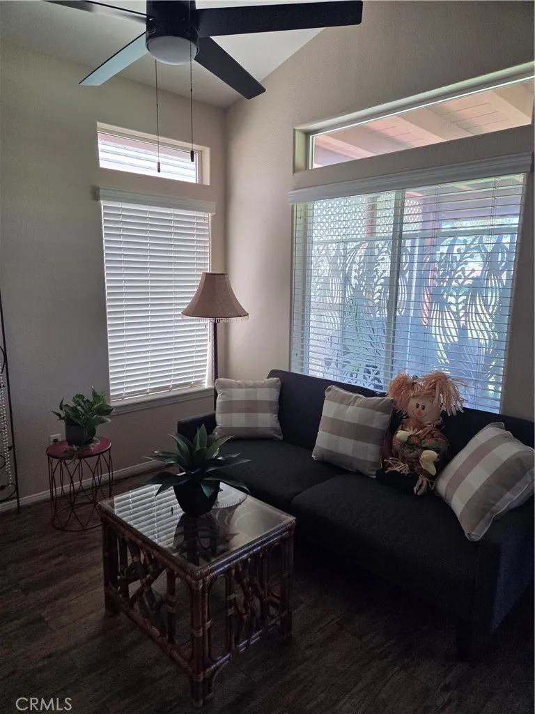 11262 Country Club Apple Valley, CA 92308