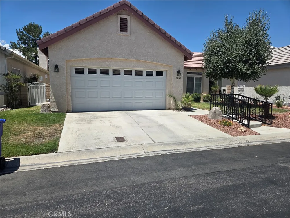 11262 Country Club Apple Valley, CA 92308
