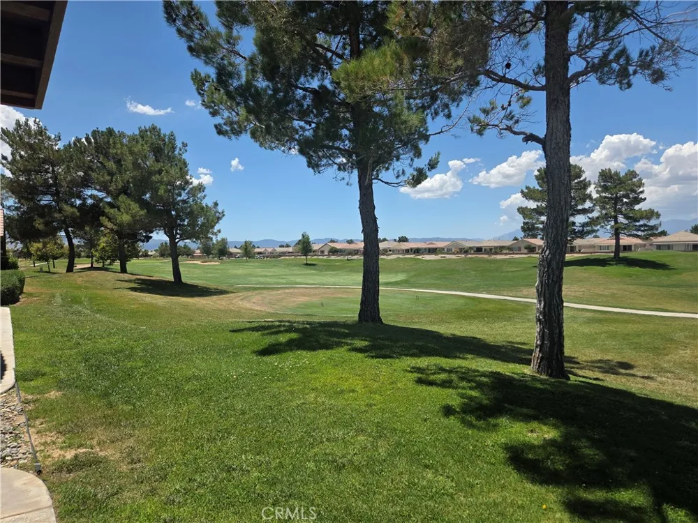 11262 Country Club Apple Valley, CA 92308