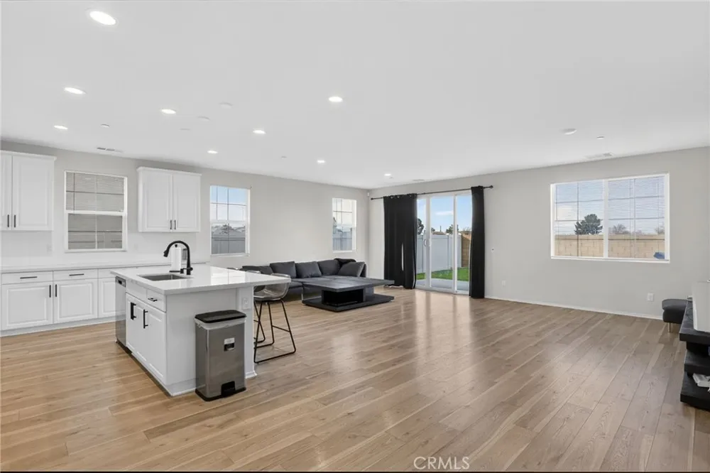 2125 E Jackman Lancaster, CA 93535