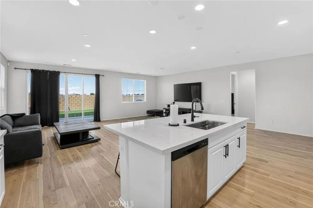2125 E Jackman Lancaster, CA 93535