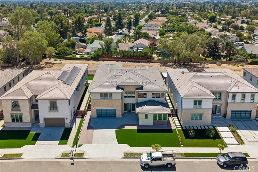 20580 Edgewood Court Chatsworth, CA 91311