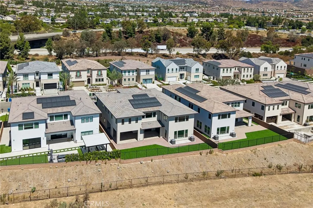 20580 Edgewood Court Chatsworth, CA 91311