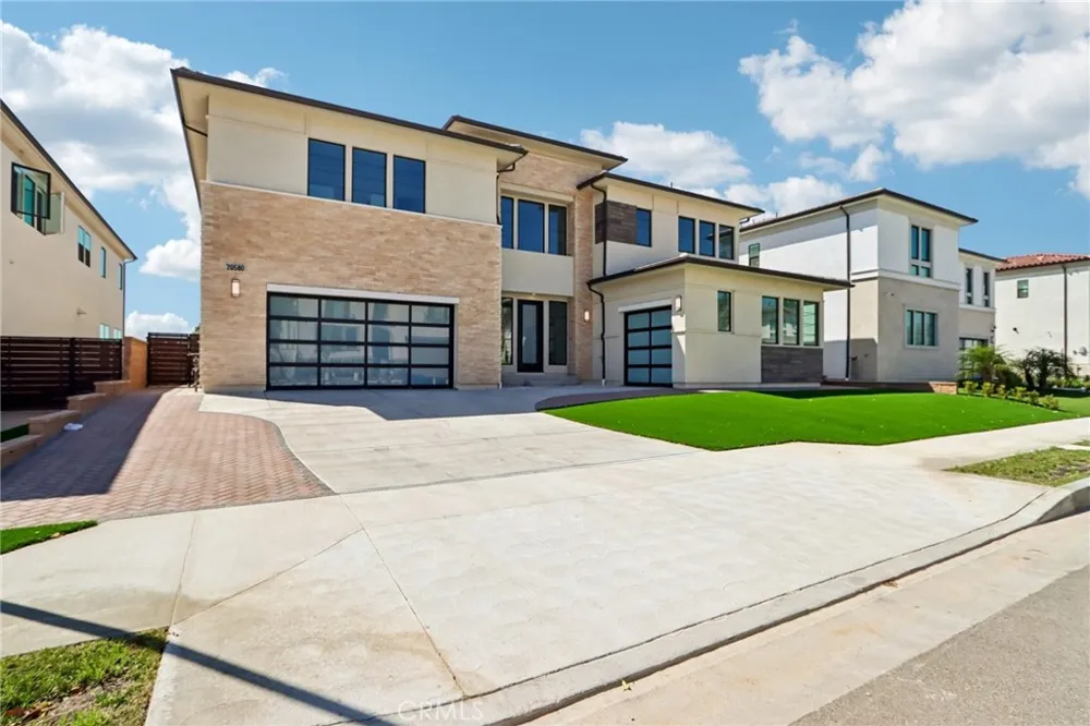 20580 Edgewood Court Chatsworth, CA 91311