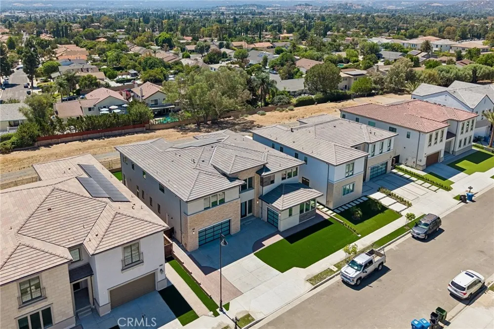 20580 Edgewood Court Chatsworth, CA 91311