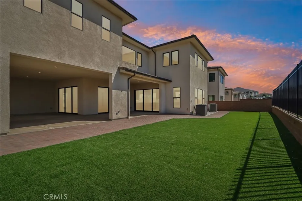 20580 Edgewood Court Chatsworth, CA 91311