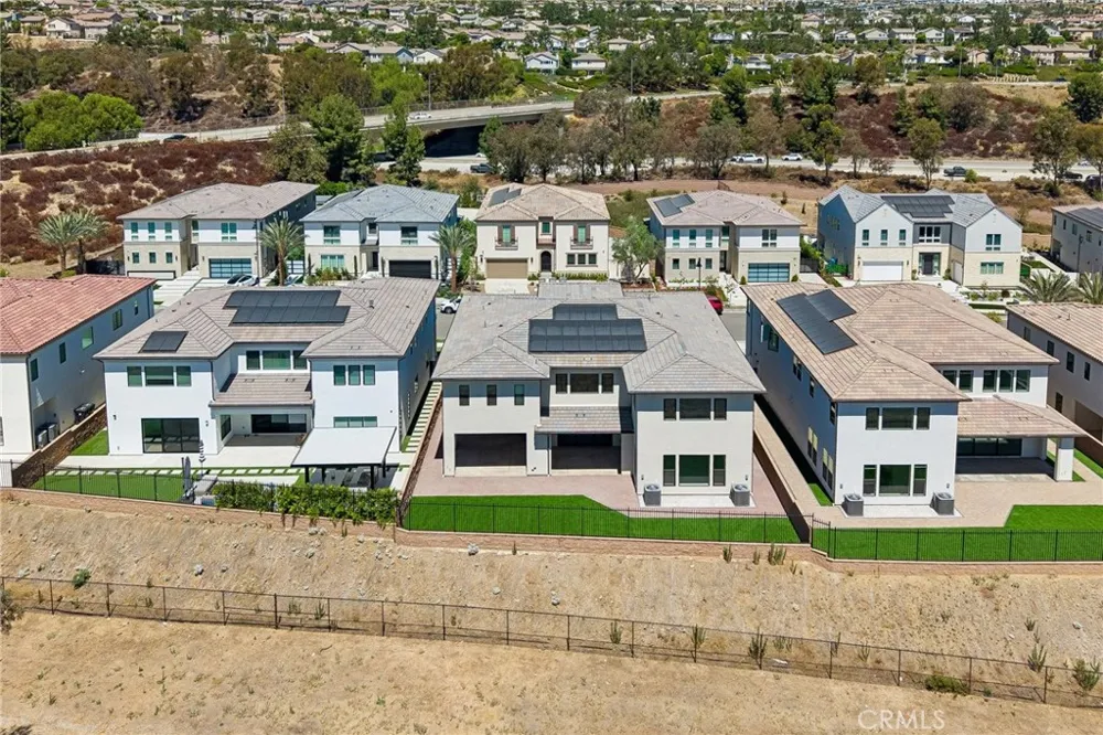 20580 Edgewood Court Chatsworth, CA 91311
