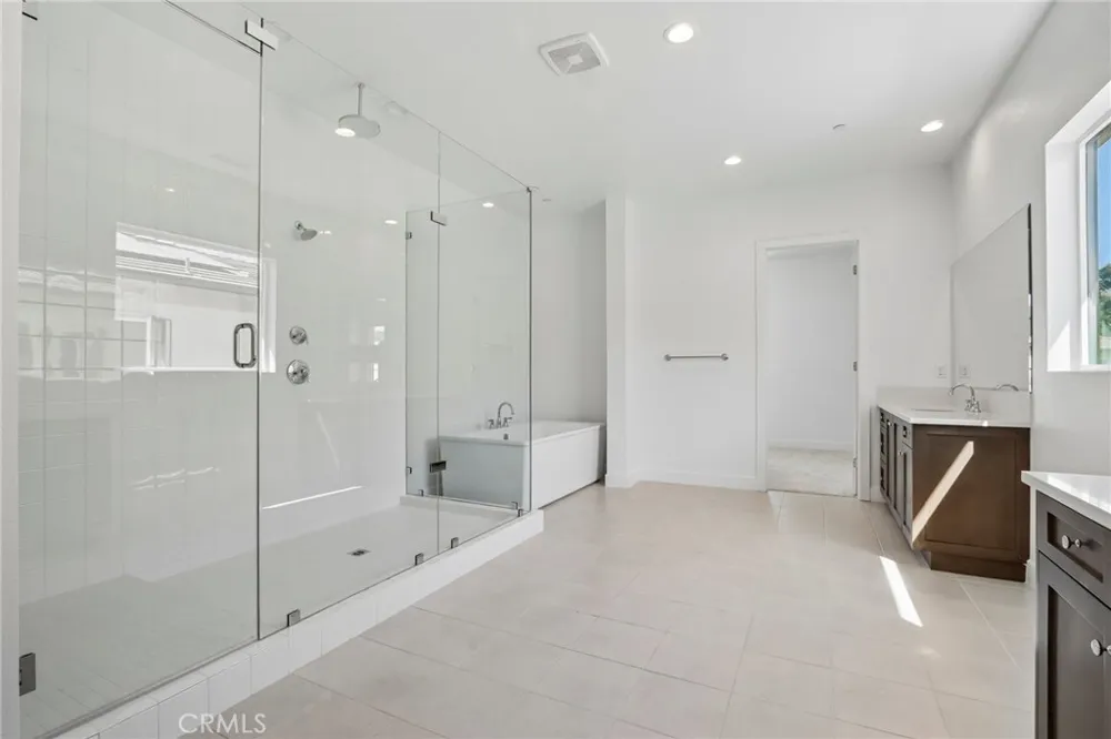 20580 Edgewood Court Chatsworth, CA 91311