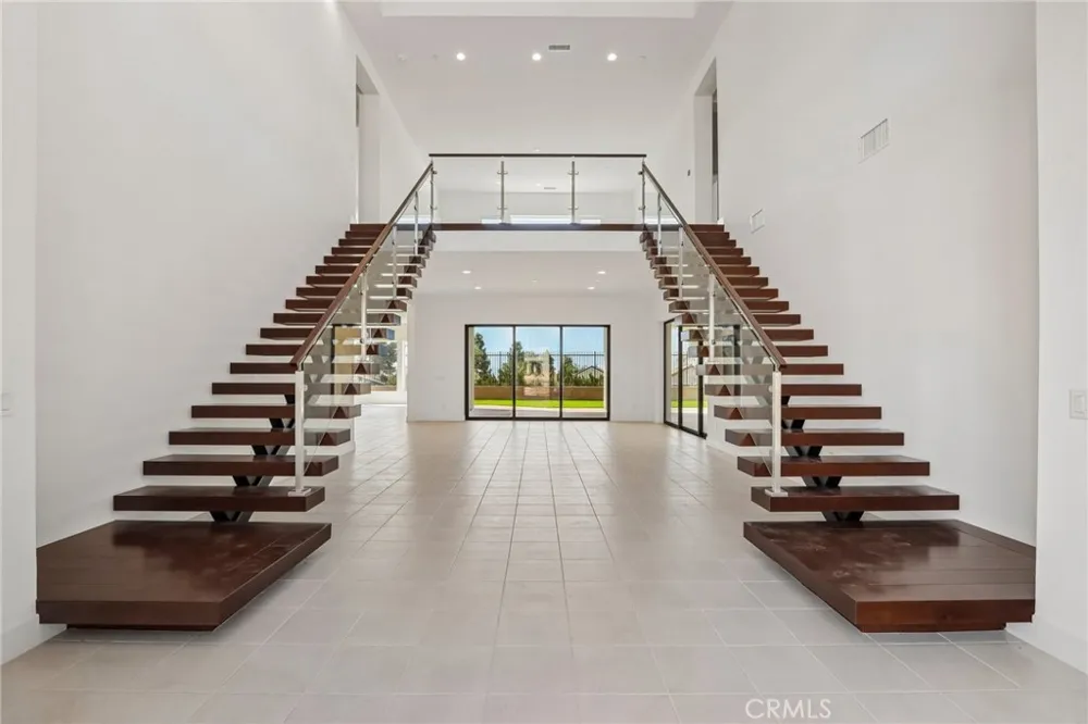 20580 Edgewood Court Chatsworth, CA 91311