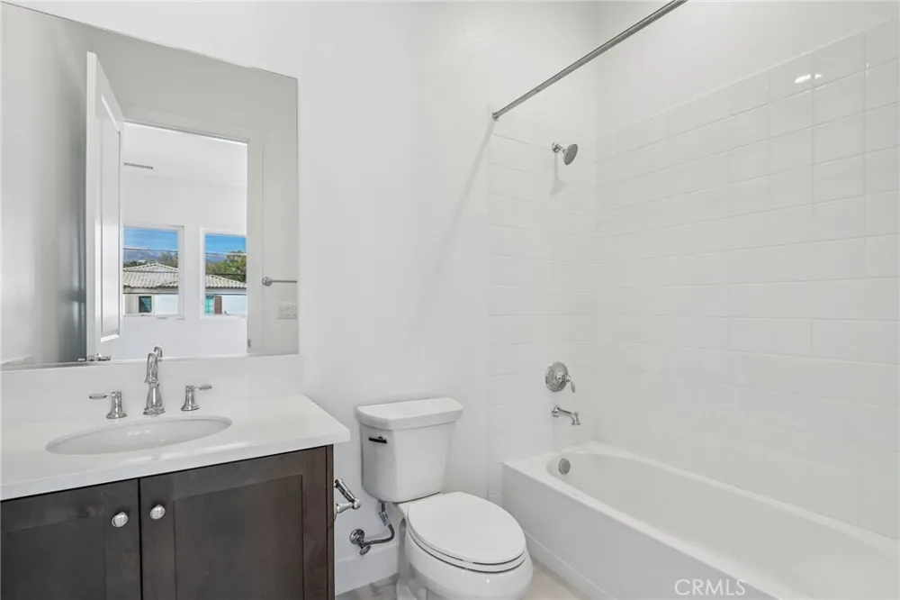 20580 Edgewood Court Chatsworth, CA 91311