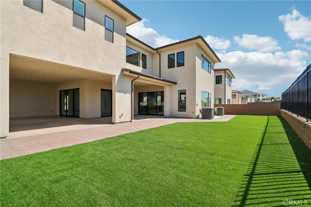 20580 Edgewood Court Chatsworth, CA 91311