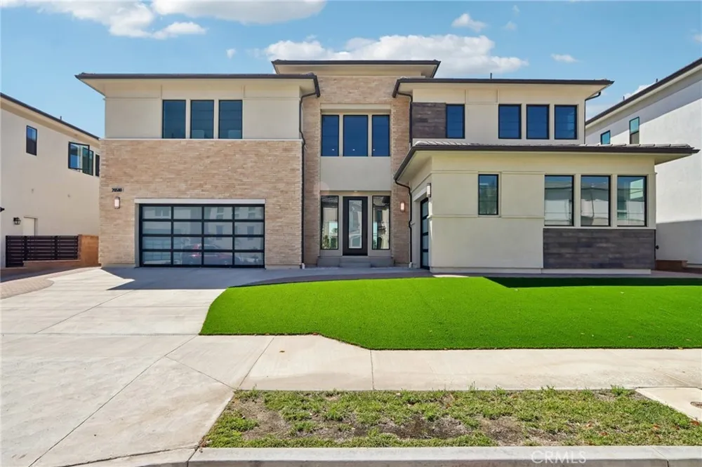 20580 Edgewood Court Chatsworth, CA 91311