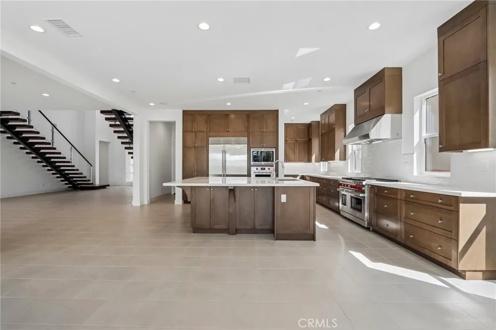 20580 Edgewood Court Chatsworth, CA 91311