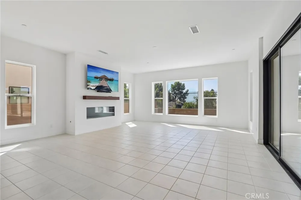 20580 Edgewood Court Chatsworth, CA 91311