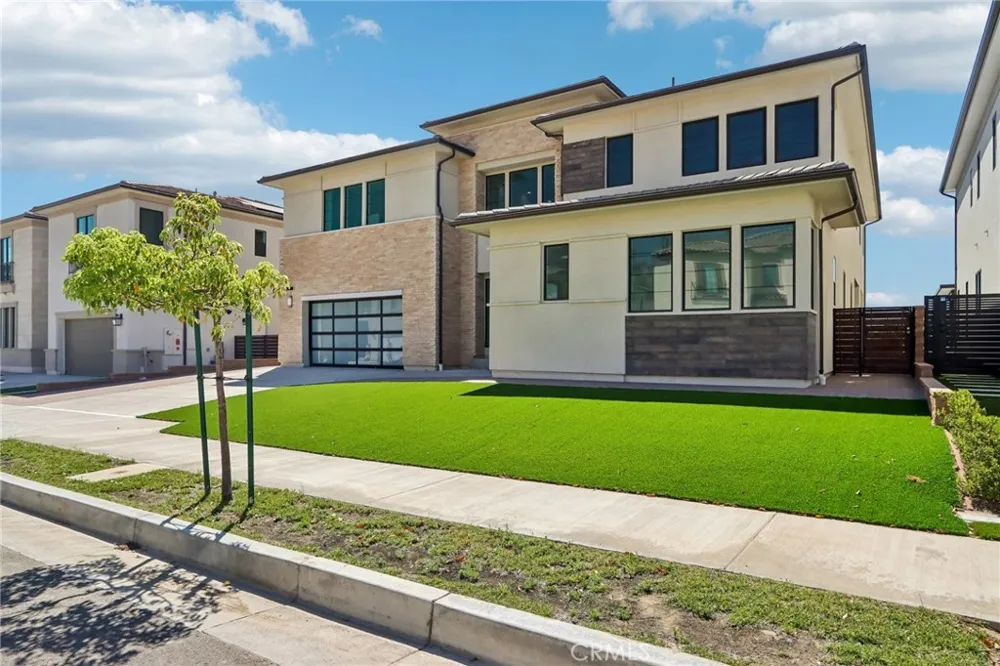 20580 Edgewood Court Chatsworth, CA 91311