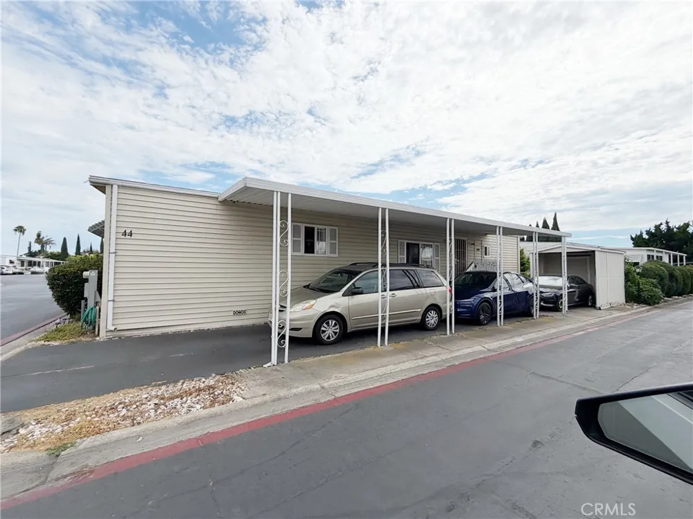 323 Euclid #44 Santa Ana, CA 92703