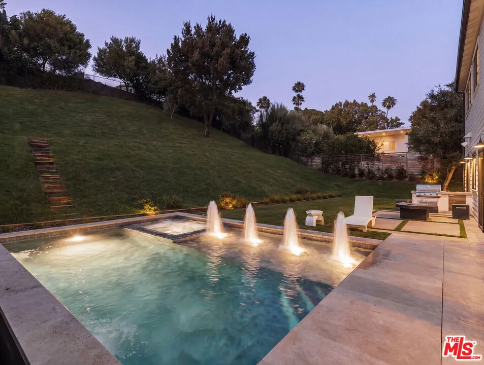 13423 Bayliss Road Los Angeles, CA 90049
