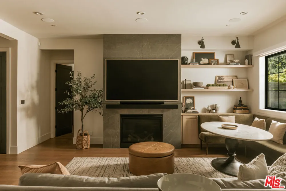 13423 Bayliss Road Los Angeles, CA 90049