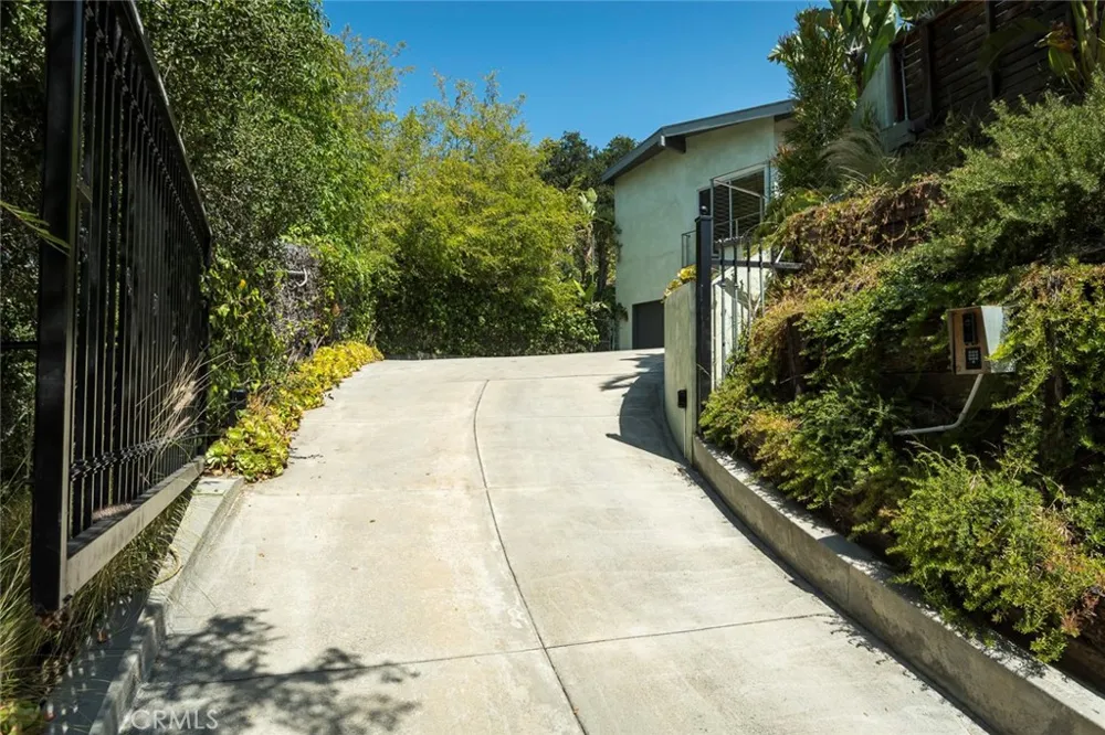 2770 Mira Vista Drive Glendale, CA 91208